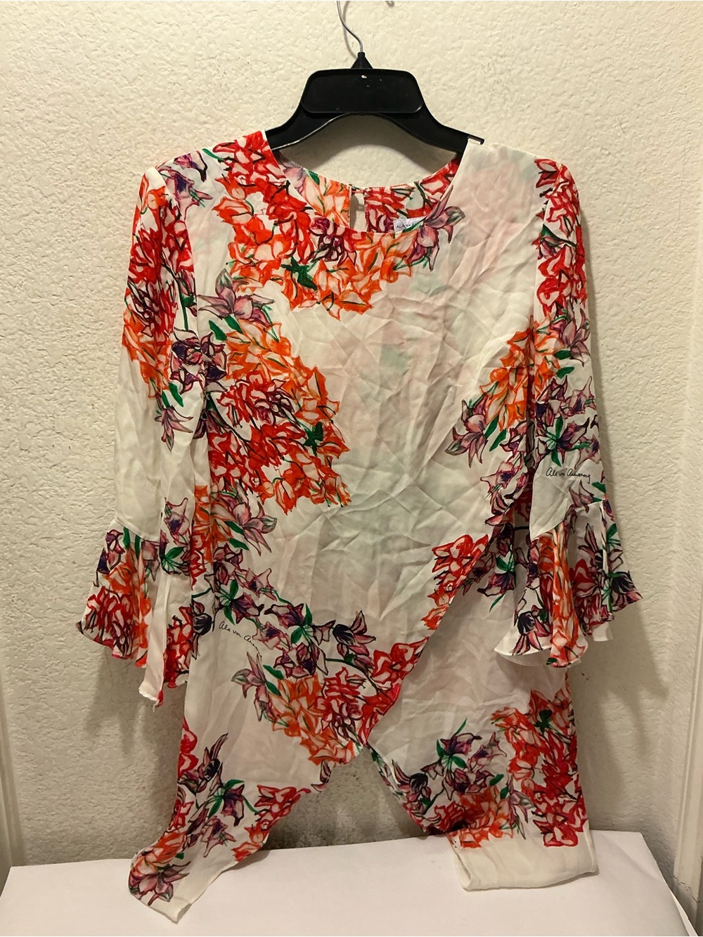 NWOT Ala von auersperc White Floral Overlay Tunic Bell Sleeves 100% silk size S